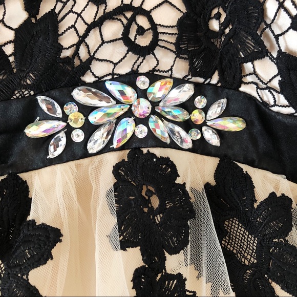 Cream color special occasion dress - Picture 4 of 7